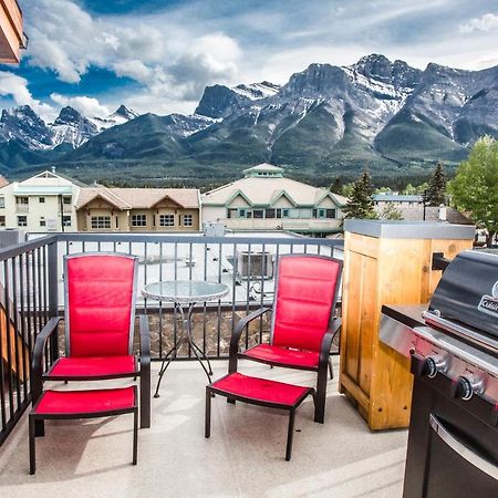 The Lookout - Top Floor Corner Unit With Stunning Views Villa Canmore Exterior foto