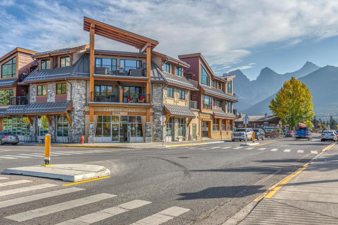 The Lookout - Top Floor Corner Unit With Stunning Views Villa Canmore Exterior foto