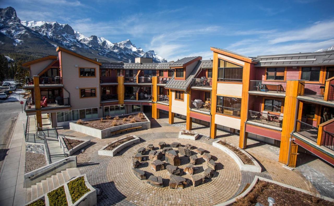 The Lookout - Top Floor Corner Unit With Stunning Views Villa Canmore Exterior foto