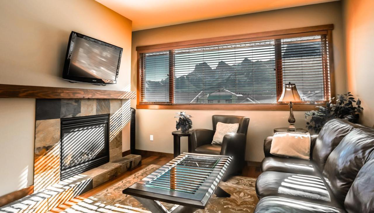 The Lookout - Top Floor Corner Unit With Stunning Views Villa Canmore Exterior foto