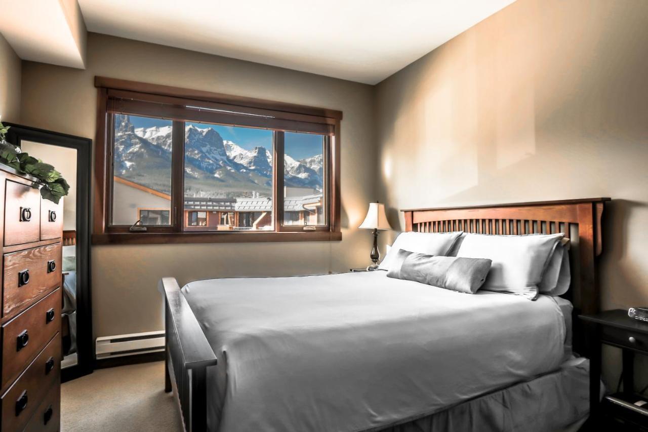 The Lookout - Top Floor Corner Unit With Stunning Views Villa Canmore Exterior foto