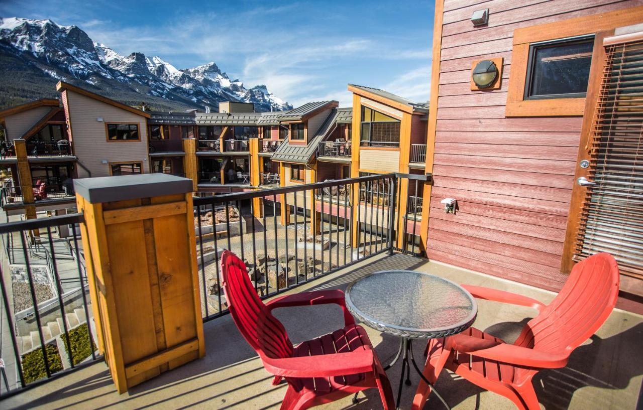 The Lookout - Top Floor Corner Unit With Stunning Views Villa Canmore Exterior foto